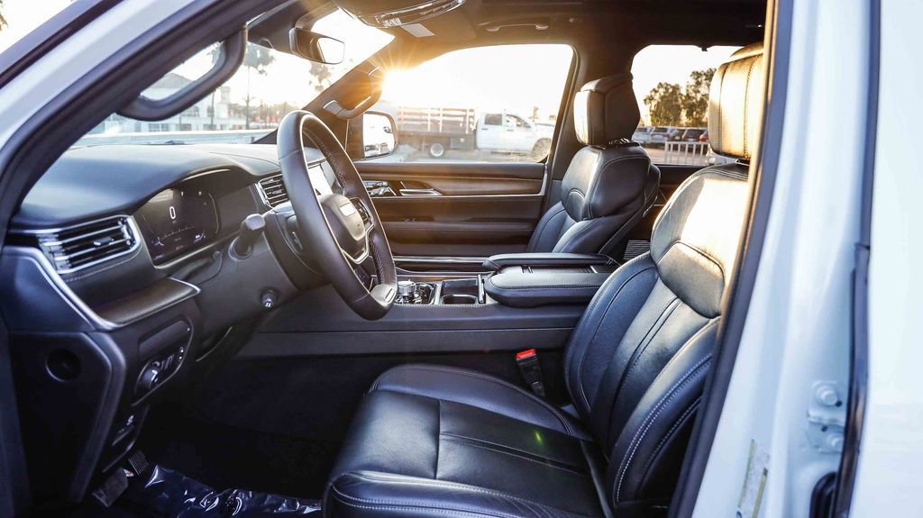 Used 2024 Jeep Grand Wagoneer L 4WD image 19