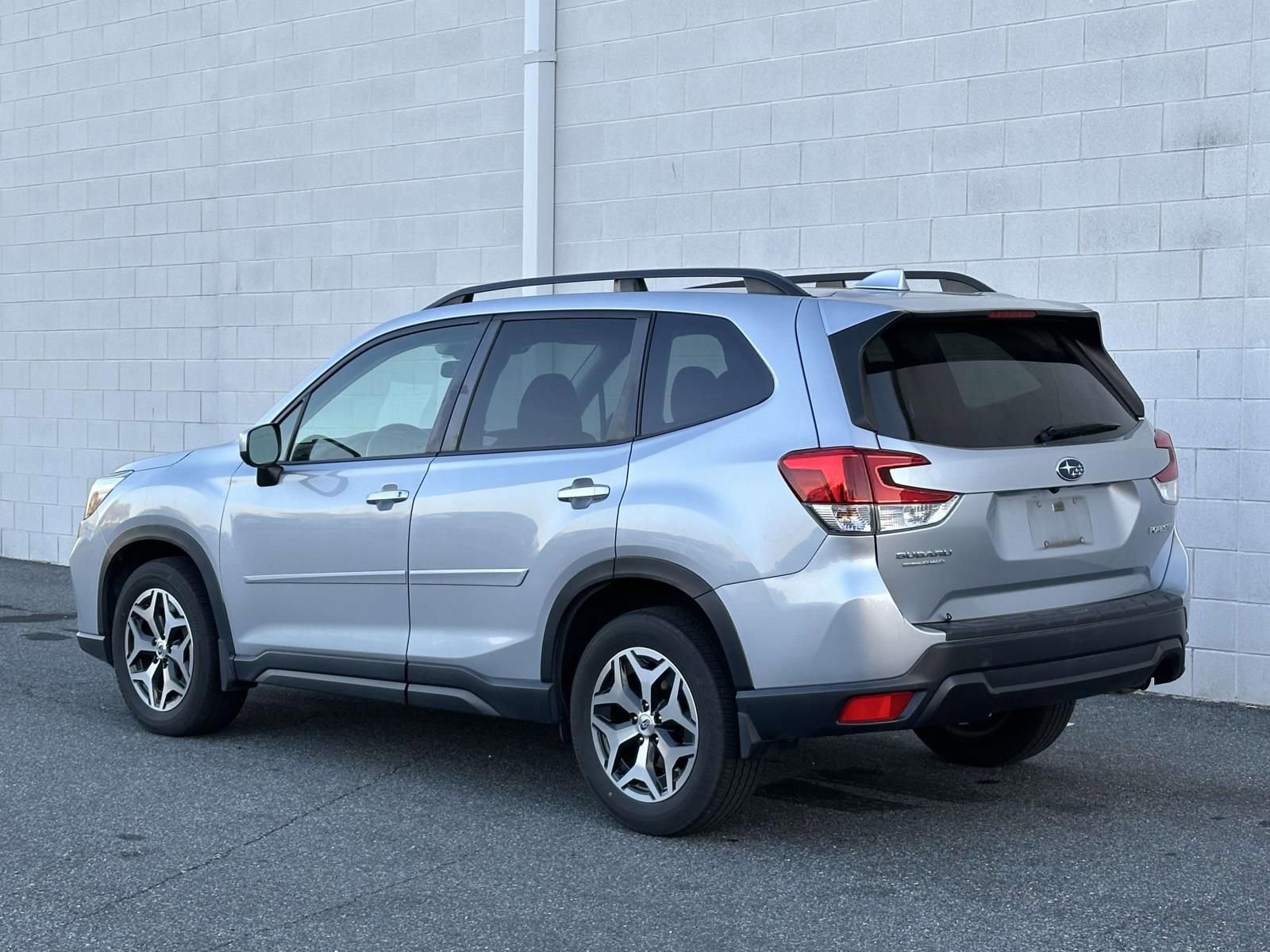 Used 2019 Subaru Forester Premium w/ All-Weather Package image 2