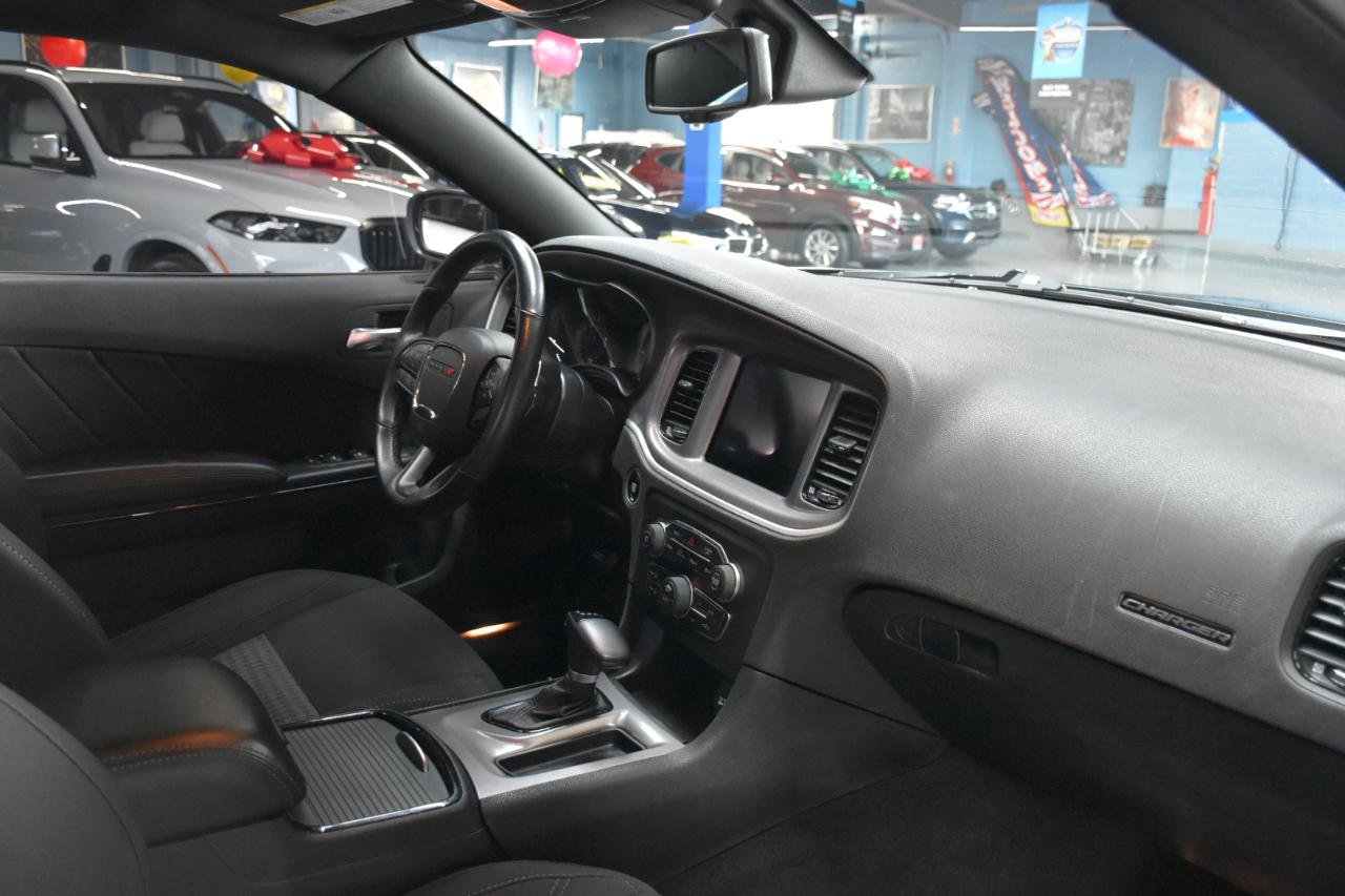 Used 2022 Dodge Charger SXT w/ Driver Convenience Group AWD/4WD image 32