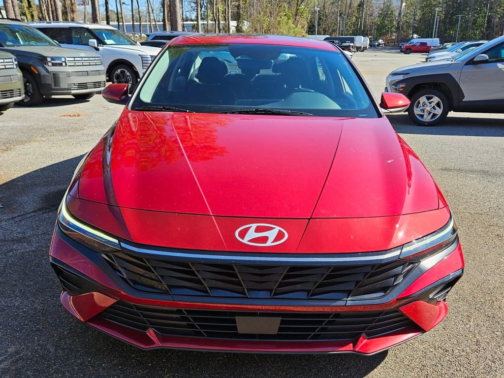 Used 2025 Hyundai Elantra SEL image 2