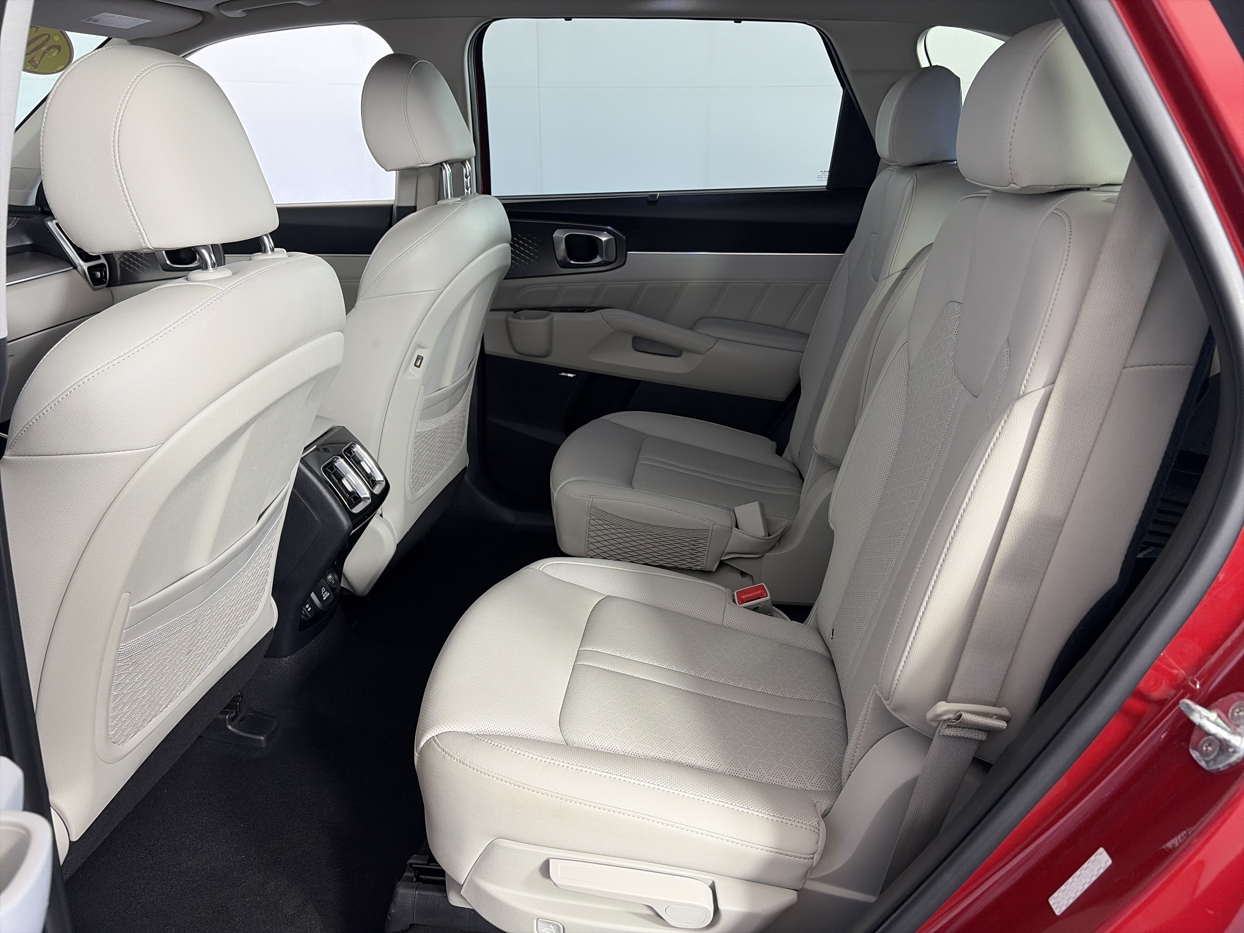 Certified 2023 Kia Sorento SX Prestige w/ Panoramic Sunroof Package AWD/4WD image 7