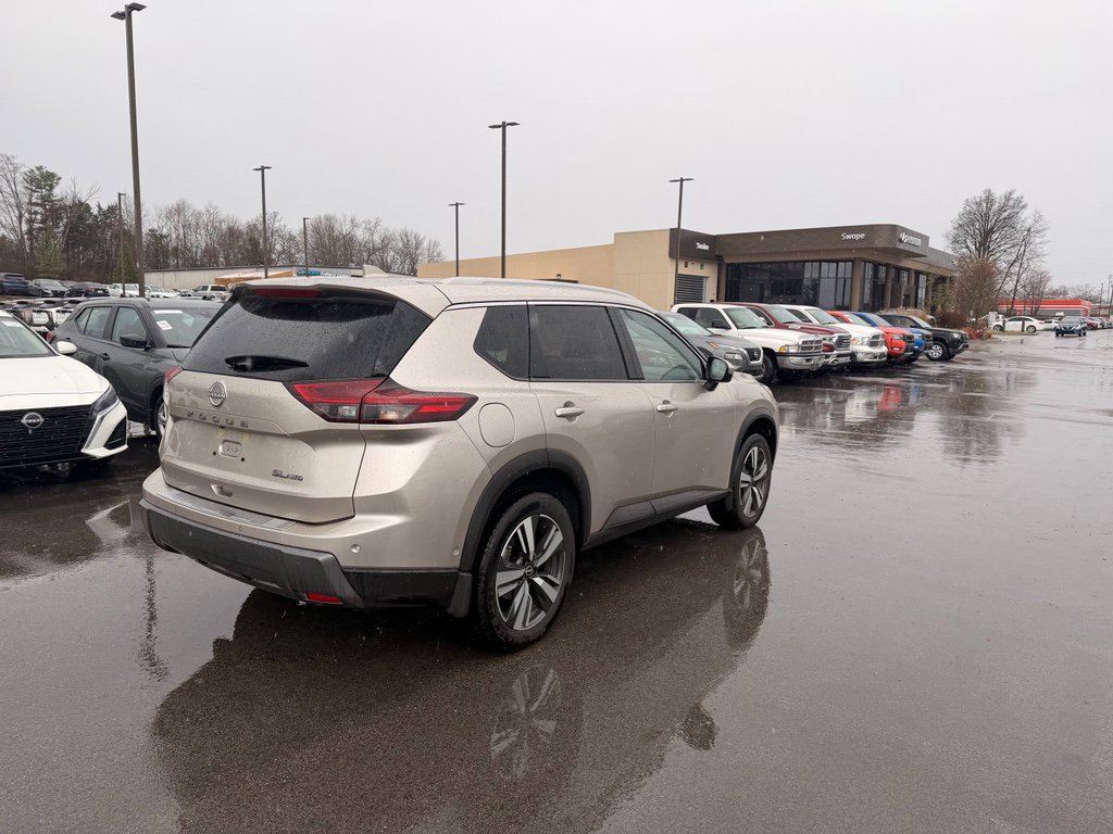 Used 2025 Nissan Rogue SL image 4