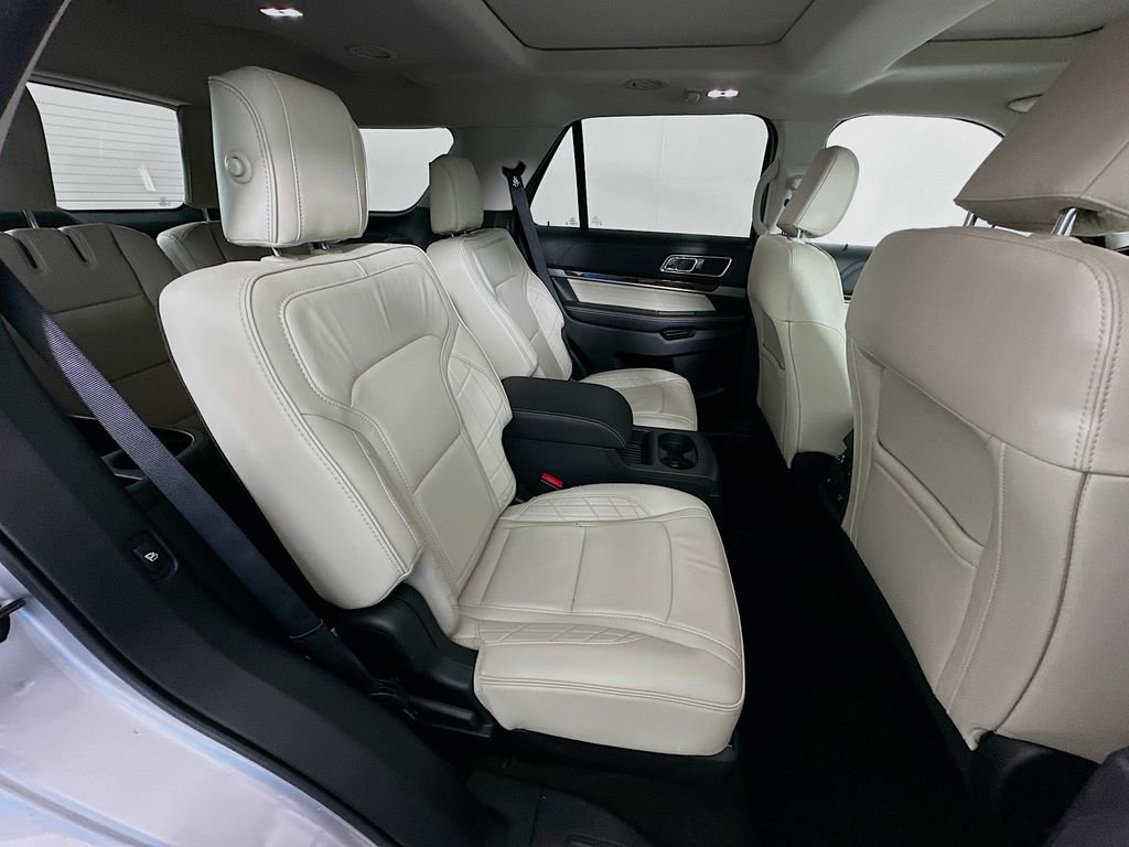 Used 2018 Ford Explorer Platinum AWD/4WD image 29