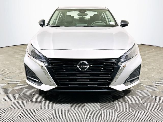 Used 2024 Nissan Altima 2.5 SV image 3