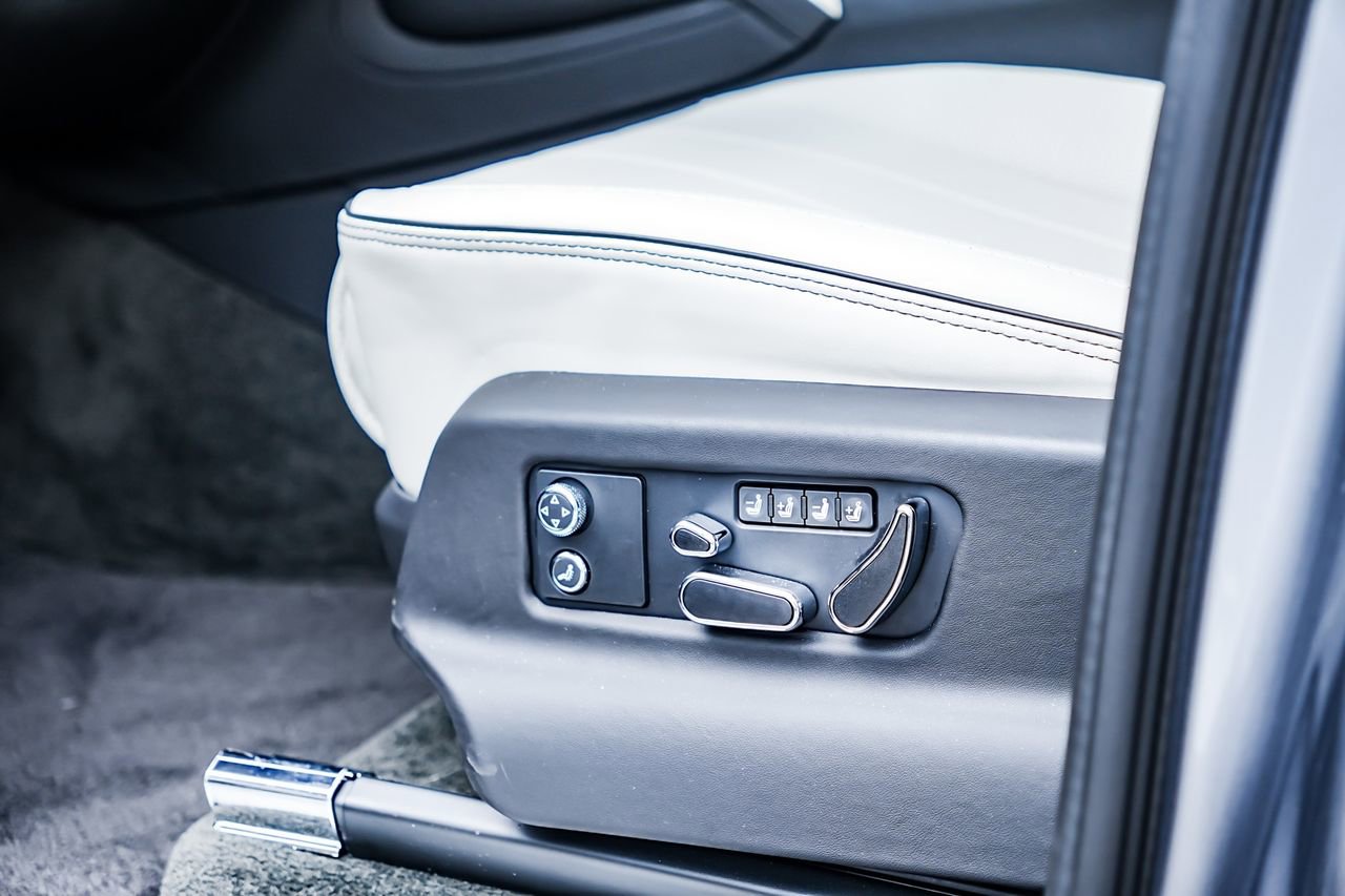 Used 2023 Bentley Bentayga Extended Wheelbase image 27