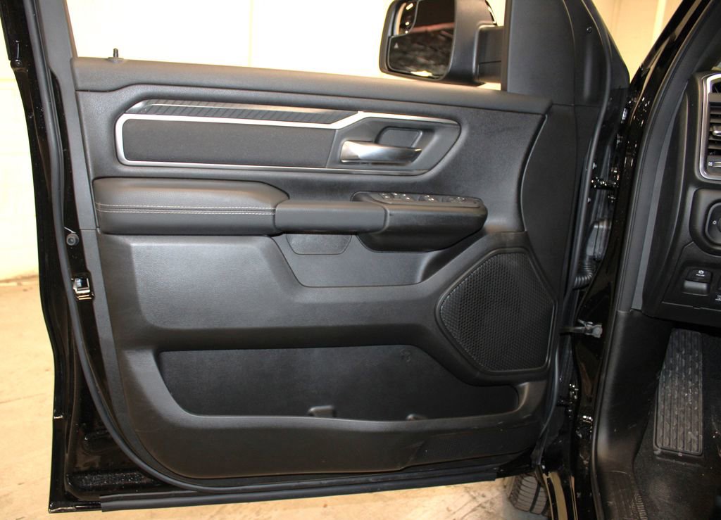 New 2026 RAM 1500 4x4 Crew Cab image 27