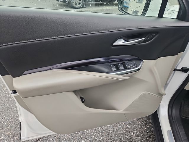 Used 2023 Cadillac XT4 Luxury w/ Cold Weather Package FWD image 12