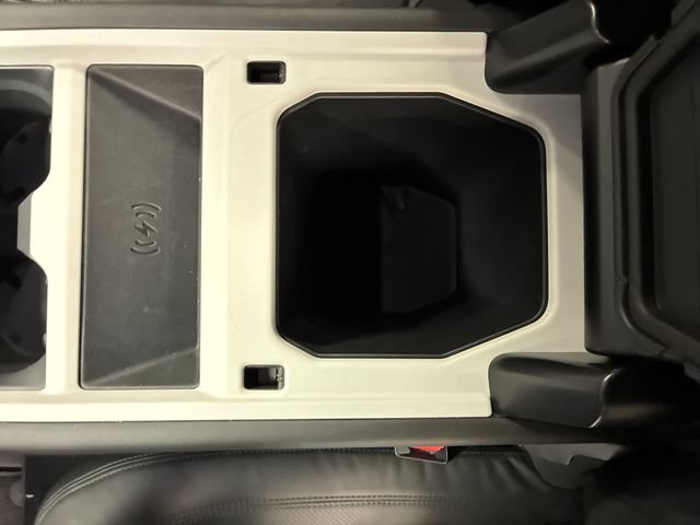 Used 2025 Land Rover Defender 110 X-Dynamic SE AWD/4WD image 27