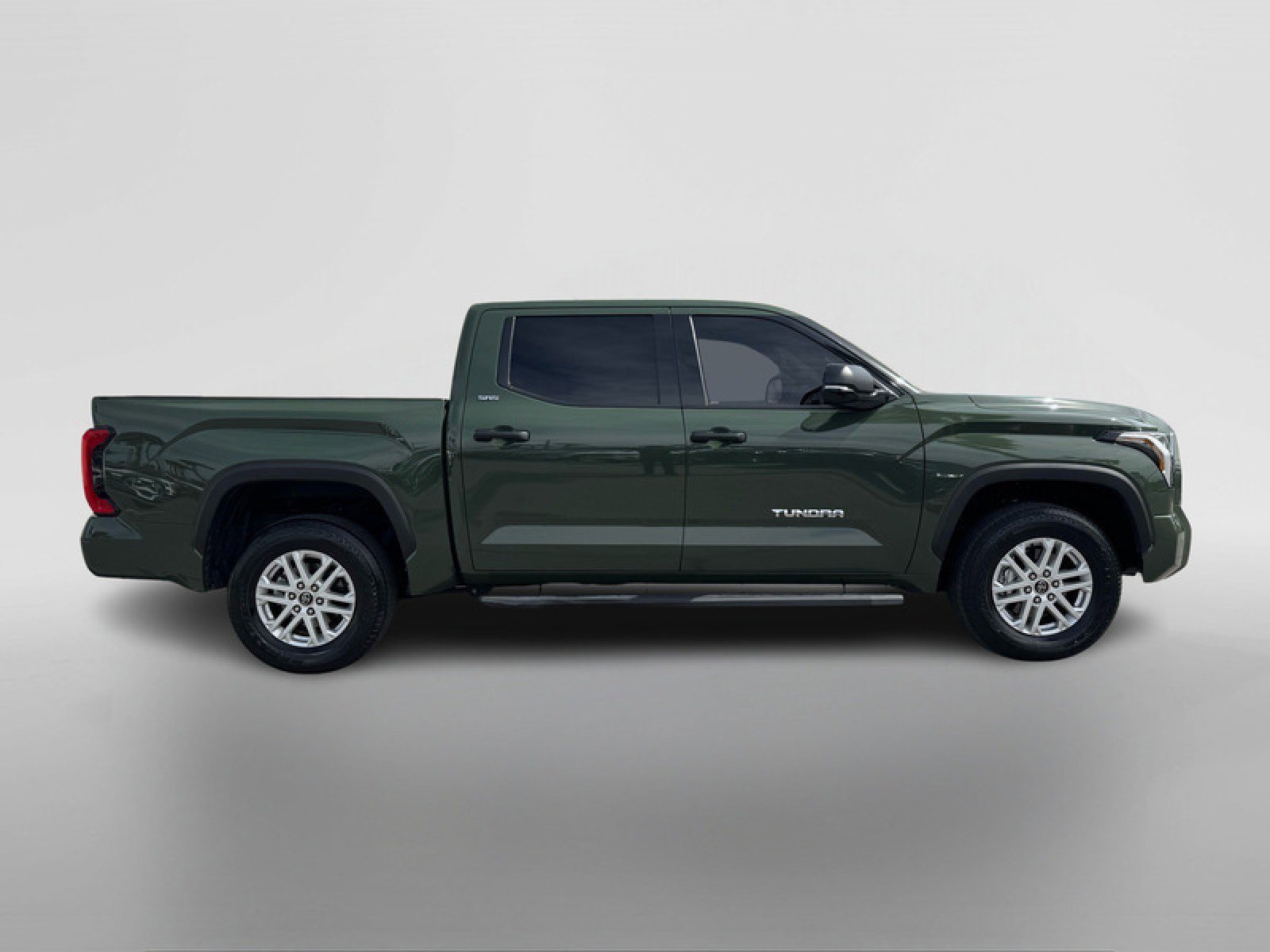 Used 2022 Toyota Tundra SR5 w/ SR5 Convenience Package AWD/4WD image 4