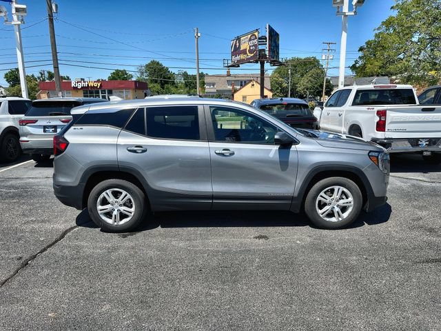 Used 2024 GMC Terrain SLE AWD/4WD image 11