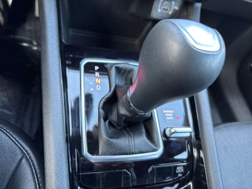 Used 2023 Jeep Compass Limited image 32