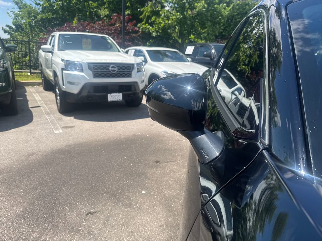 Used 2025 Nissan Kicks SR FWD image 37