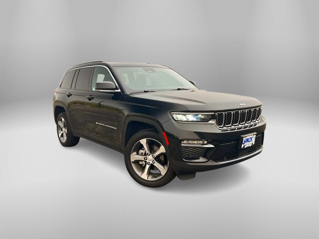 Used 2024 Jeep Grand Cherokee Limited w/ Luxury Tech Group II image 6