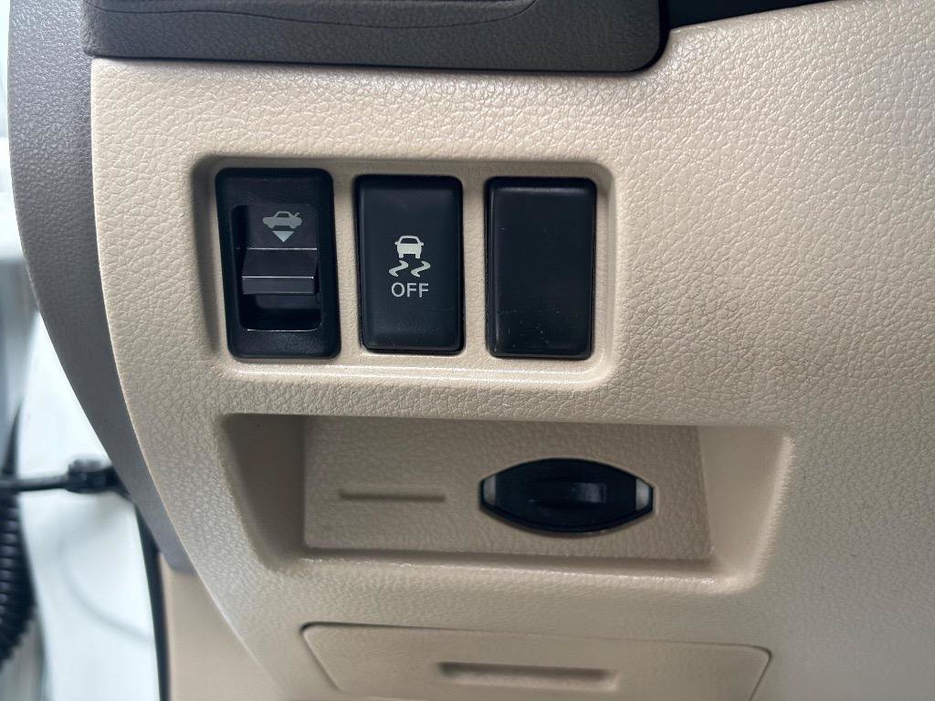 Used 2011 Nissan Altima 2.5 SL w/ 2.5SL Pkg FWD image 16