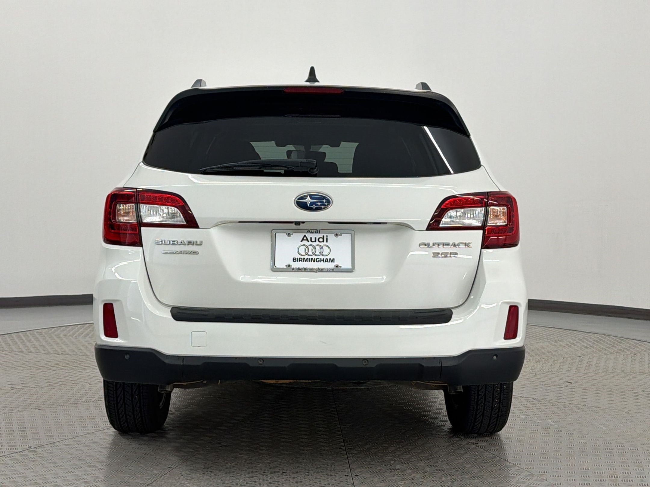 Used 2017 Subaru Outback 3.6R Touring AWD/4WD image 10