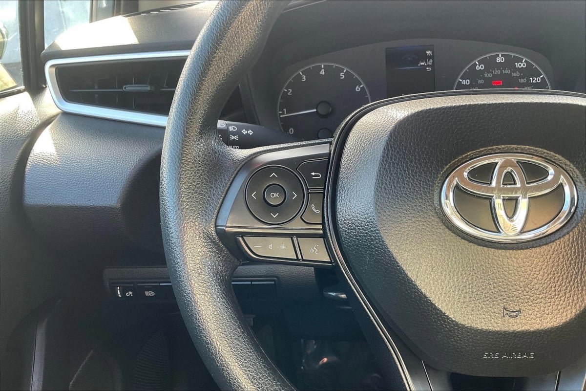 Used 2025 Toyota Corolla LE FWD image 15