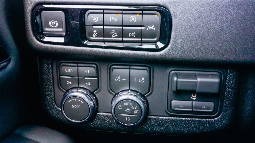 New 2026 GMC Yukon XL Elevation image 17