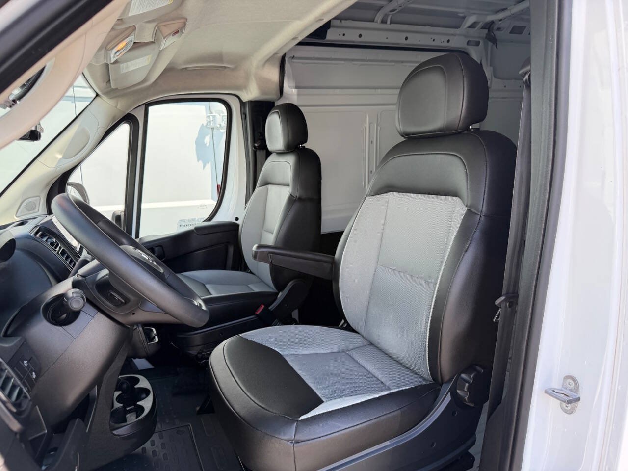 Used 2025 RAM ProMaster 3500 w/ Convenience Group FWD image 9