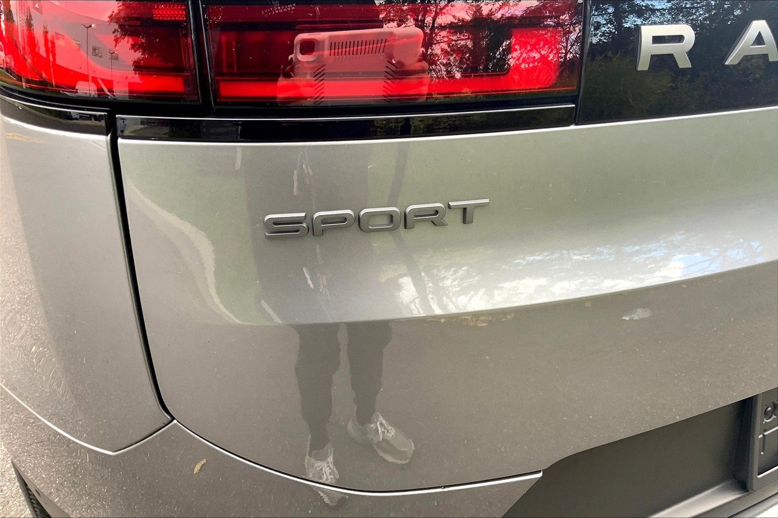 Used 2025 Land Rover Range Rover Sport image 9