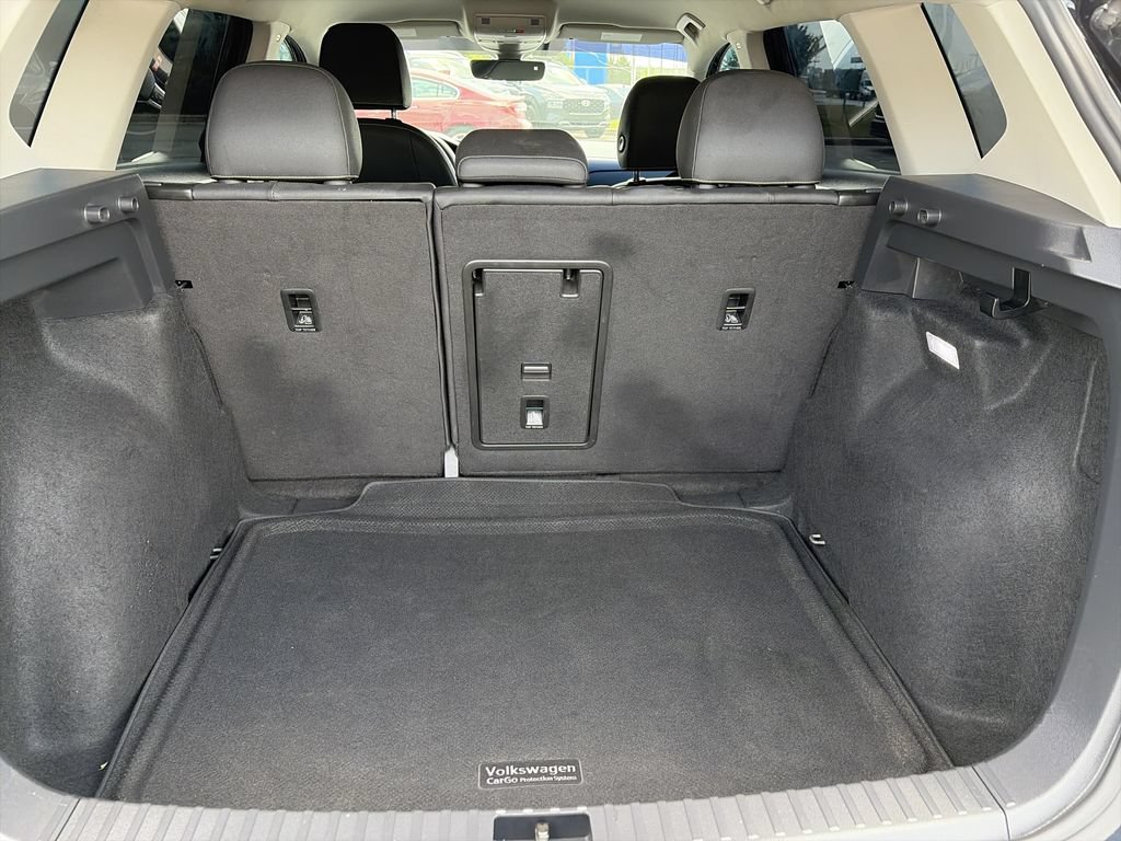 Used 2024 Volkswagen Taos SE w/ MDO Package FWD image 11