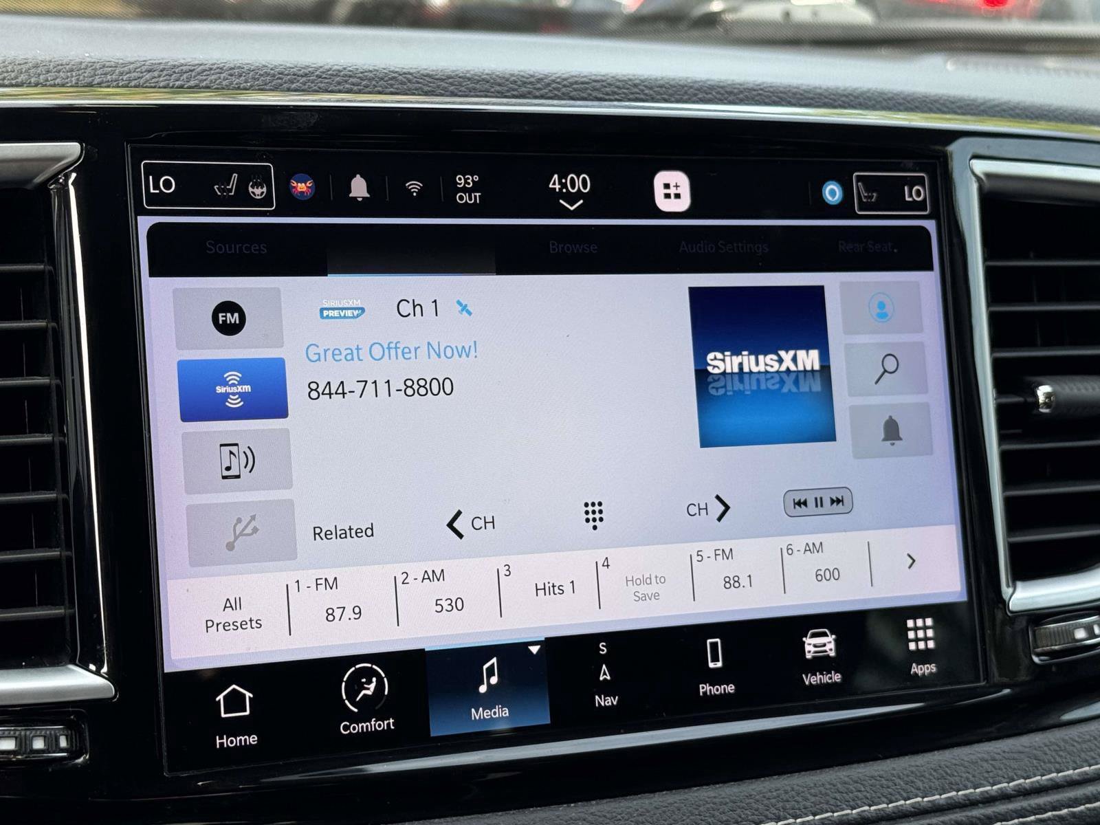 Used 2023 Chrysler Pacifica Limited w/ Uconnect Theater Family Group AWD/4WD image 14