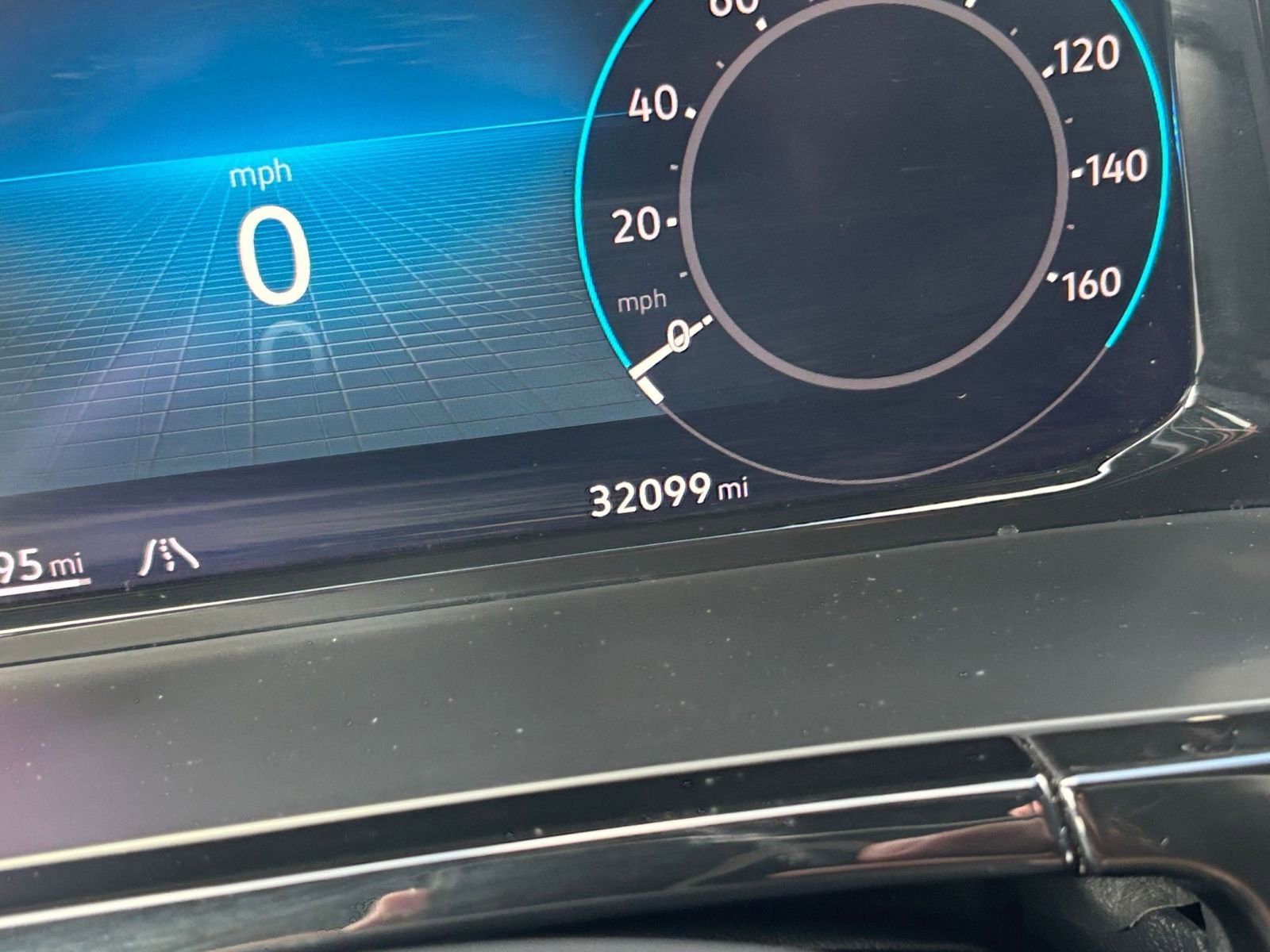 Used 2025 Volkswagen Atlas Cross Sport SE image 40