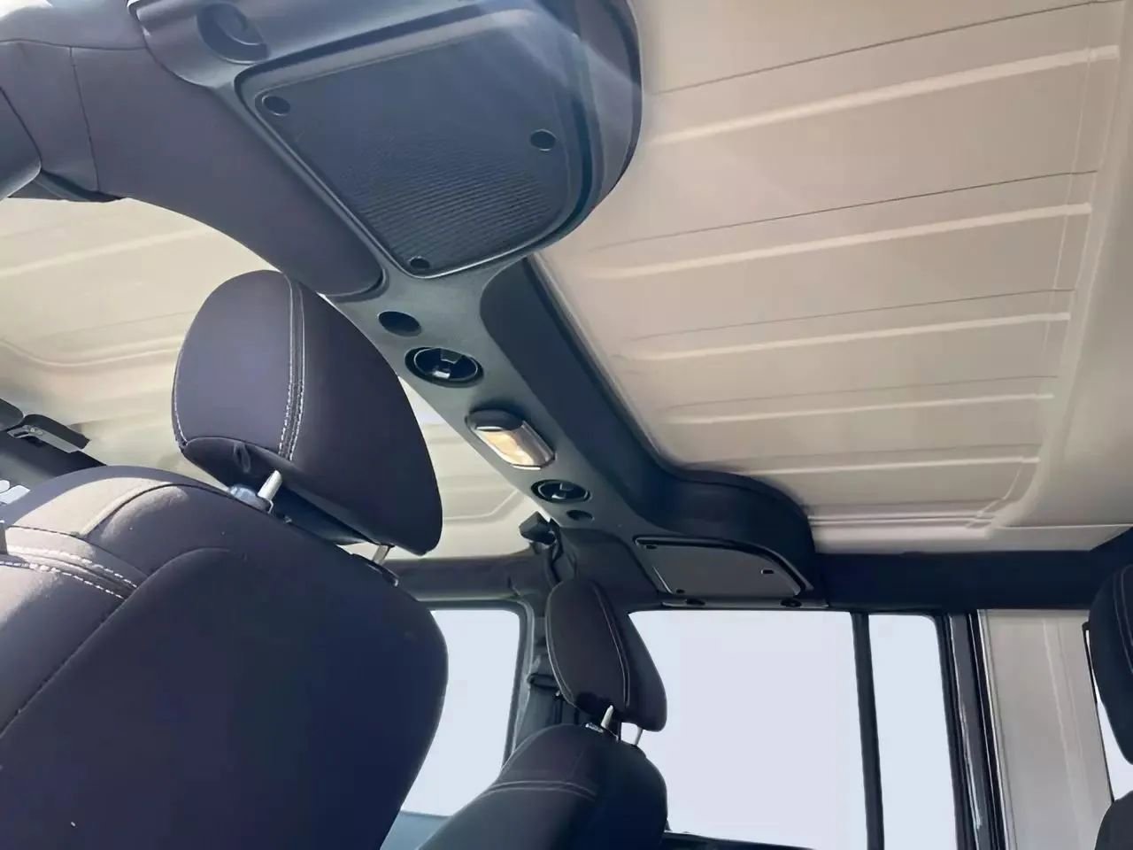 Used 2018 Jeep Wrangler Unlimited Rubicon w/ Cold Weather Group image 27