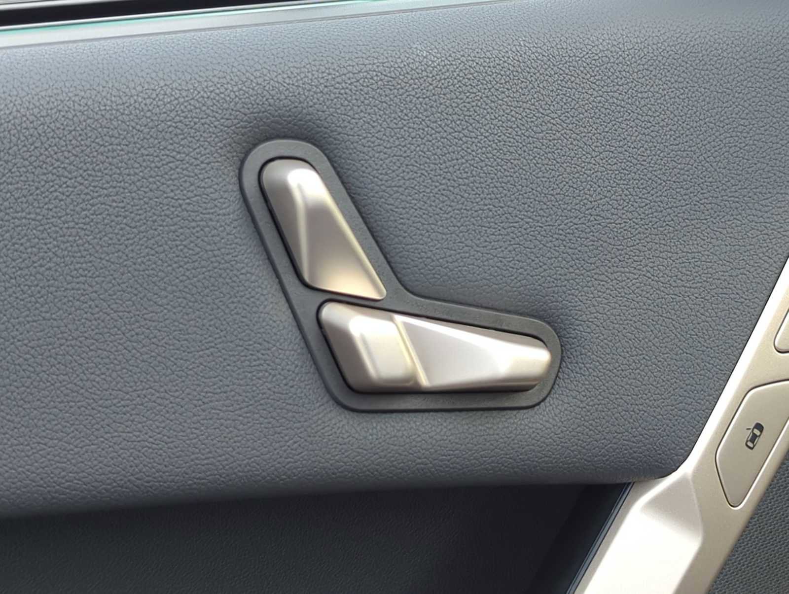 Certified 2025 BMW iX xDrive50 image 16