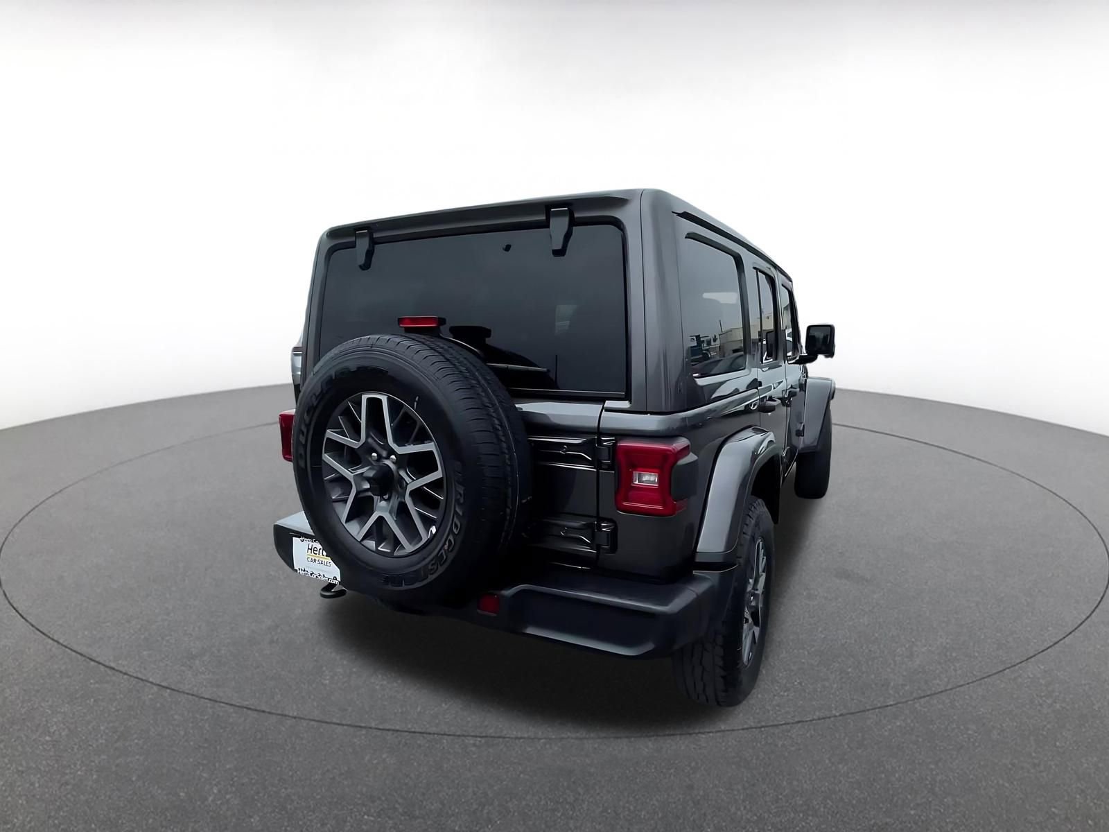 Used 2025 Jeep Wrangler Sahara image 14