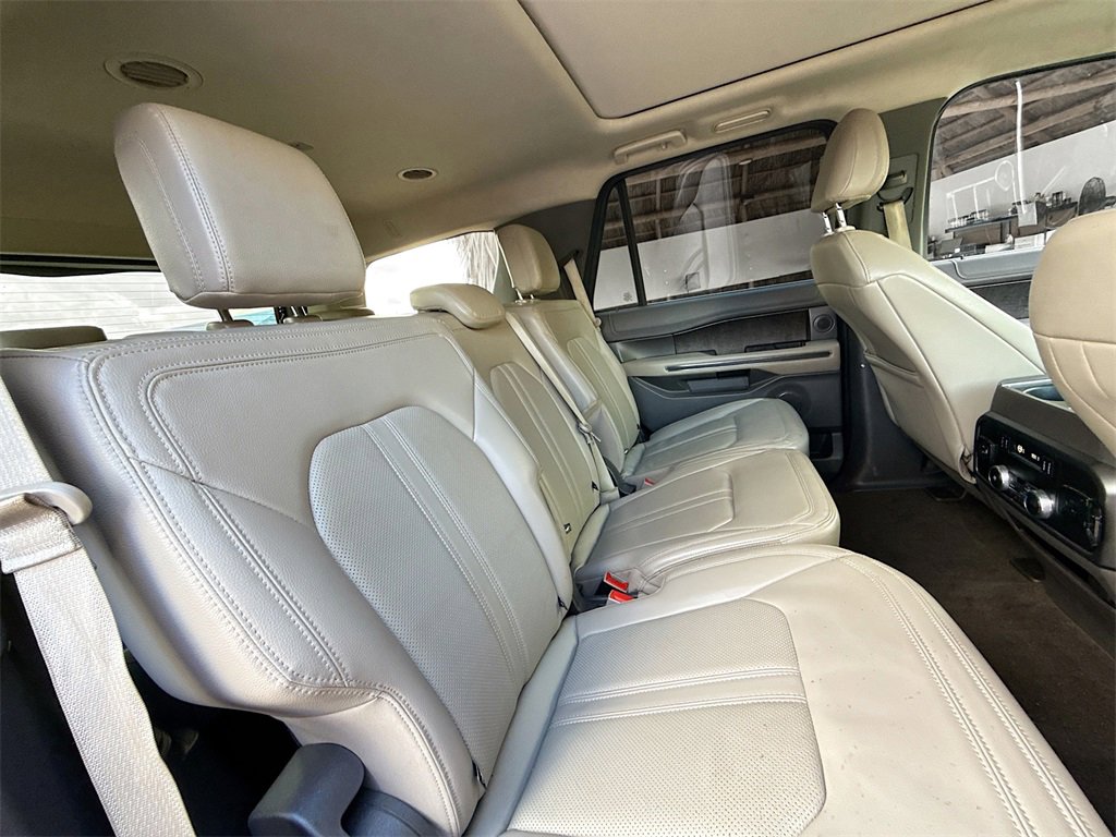Used 2021 Ford Expedition Limited image 32