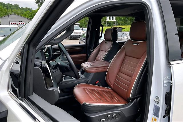 Used 2025 GMC Sierra 3500 Denali Ultimate AWD/4WD image 27