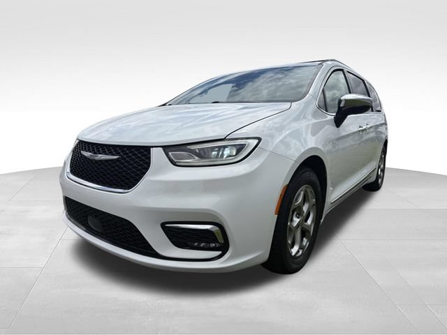 Used 2023 Chrysler Pacifica Limited FWD image 9