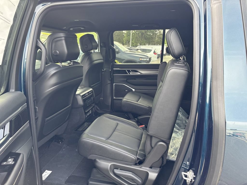 New 2026 Jeep Grand Wagoneer L Limited AWD/4WD image 17