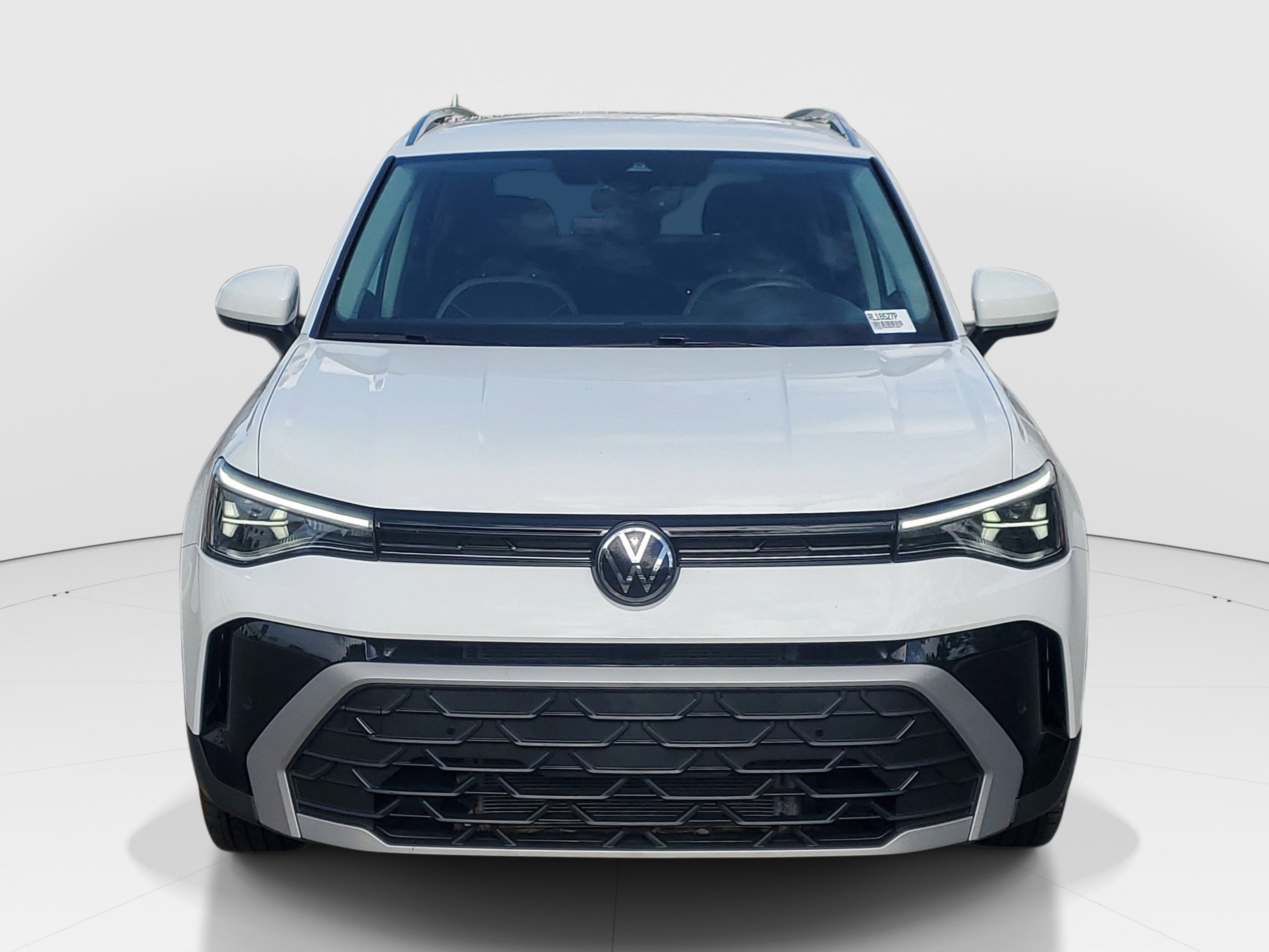 Used 2025 Volkswagen Taos SE FWD image 2