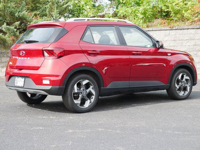 Used 2023 Hyundai Venue Limited image 7