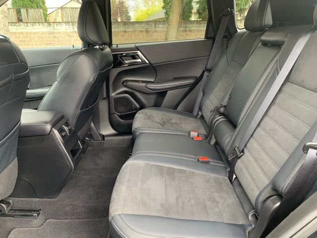 Used 2024 Mitsubishi Outlander SE AWD/4WD image 14