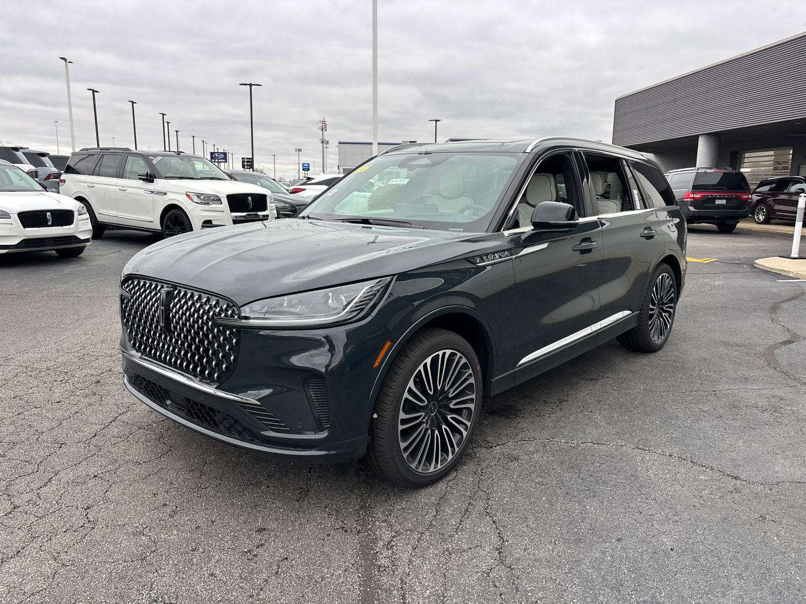 New 2026 Lincoln Aviator Black Label w/ Dynamic Handling Package image 3