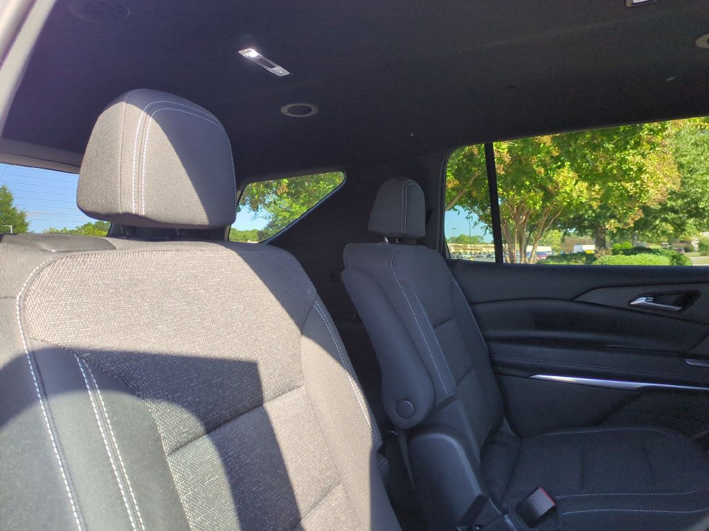 Used 2025 Chevrolet Traverse LT w/ Driver Confidence Package AWD/4WD image 32
