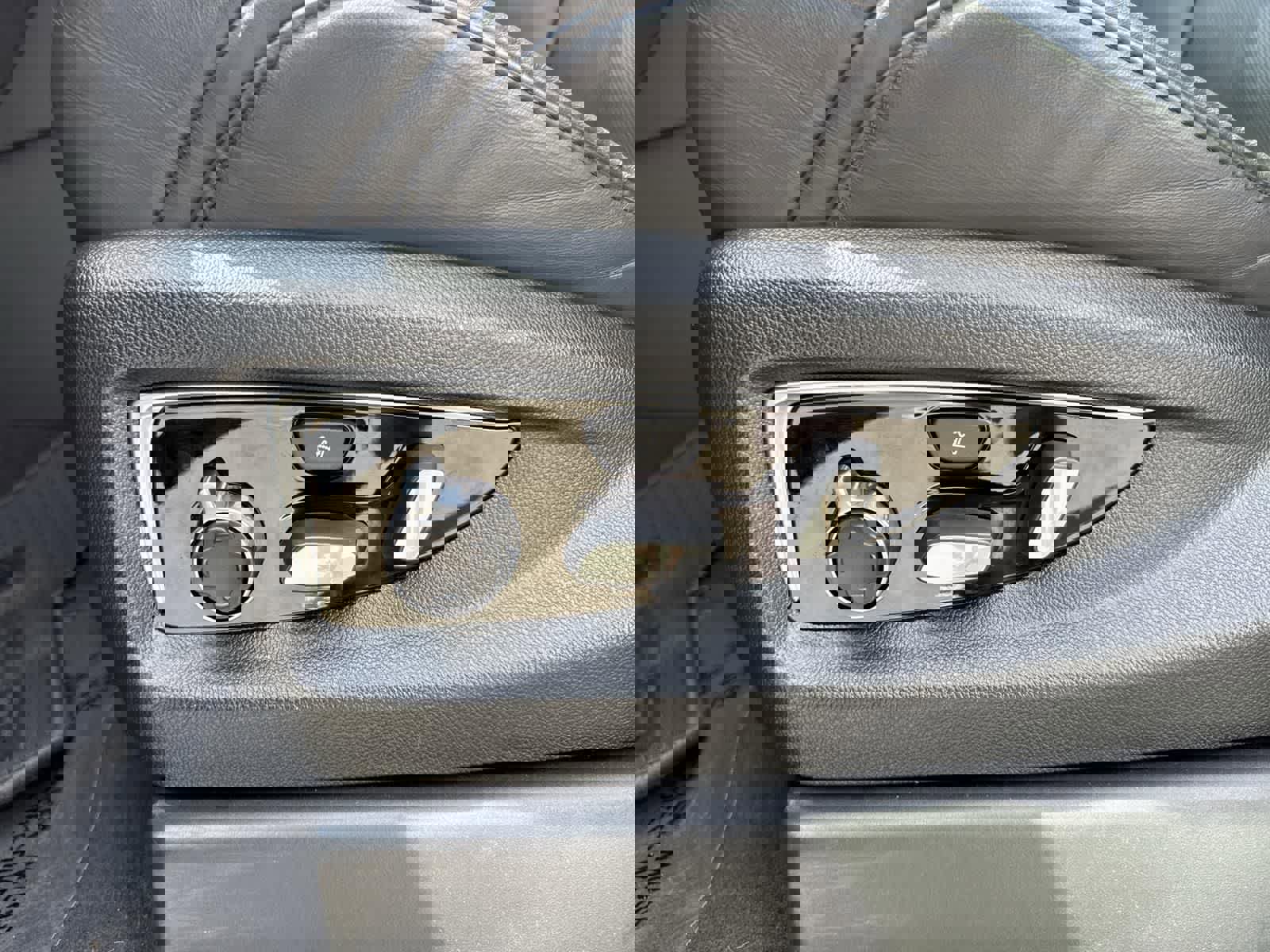 Used 2020 Cadillac Escalade Platinum w/ Escalade Sport Edition image 24