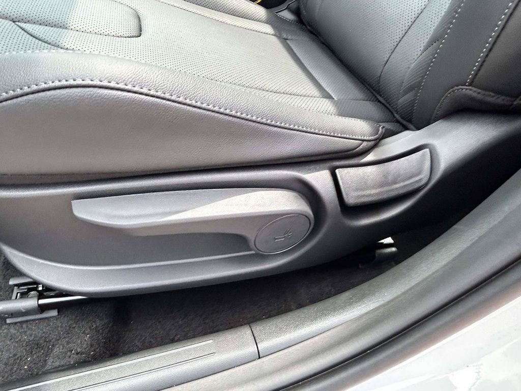 New 2026 Hyundai Elantra SEL Sport FWD image 16