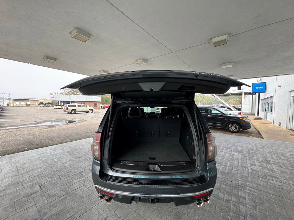 Used 2021 Chevrolet Suburban Premier w/ Premium Package image 9