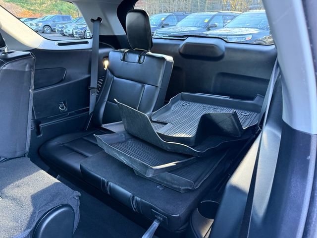 Used 2022 Ford Explorer XLT w/ Equipment Group 202A image 7