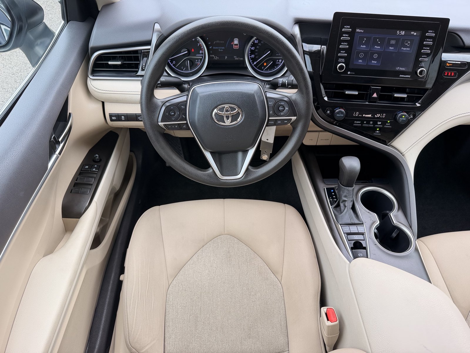 Used 2022 Toyota Camry LE AWD/4WD image 29