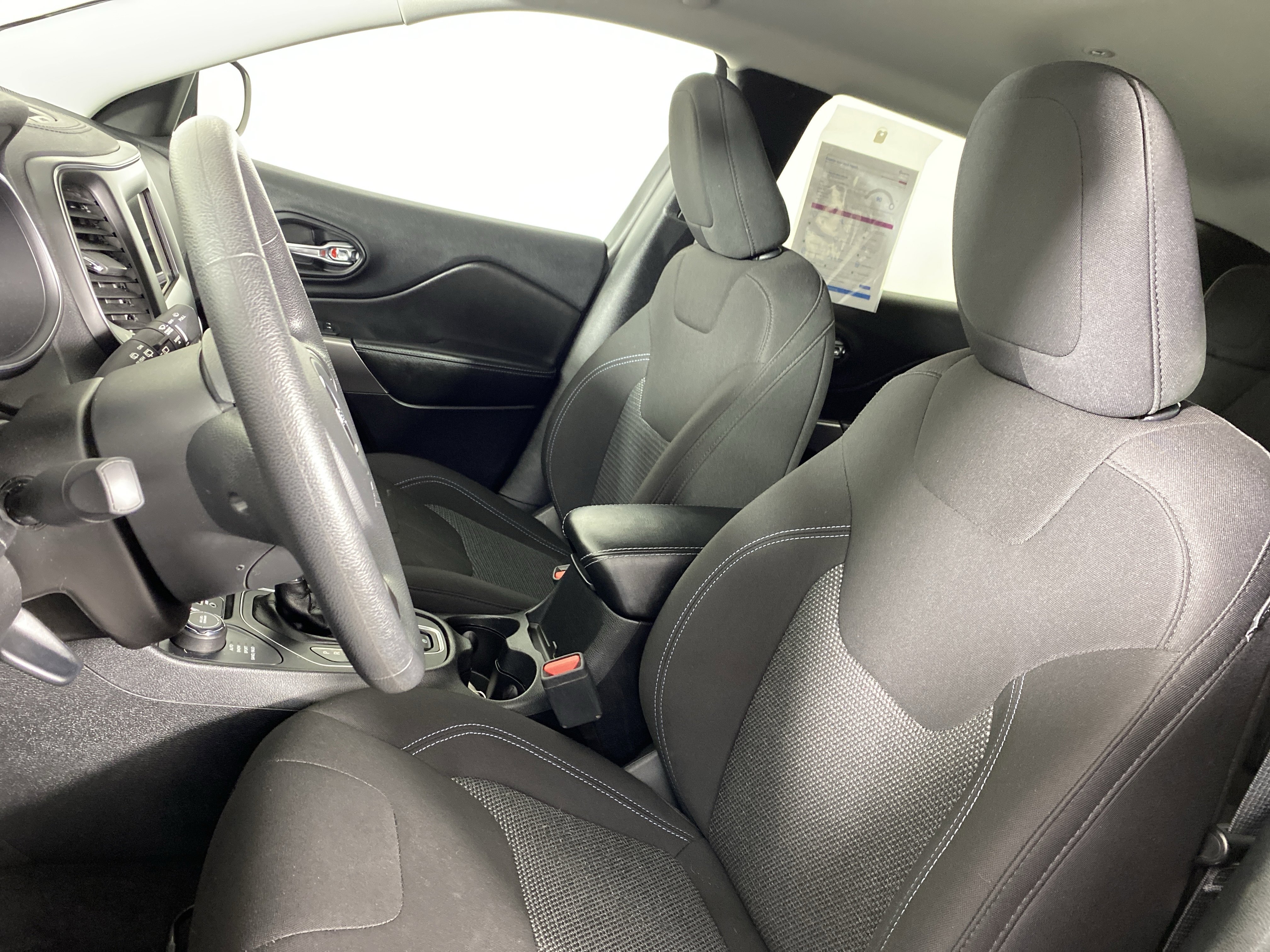 Used 2019 Jeep Cherokee Latitude w/ Popular Appearance Group AWD/4WD image 16