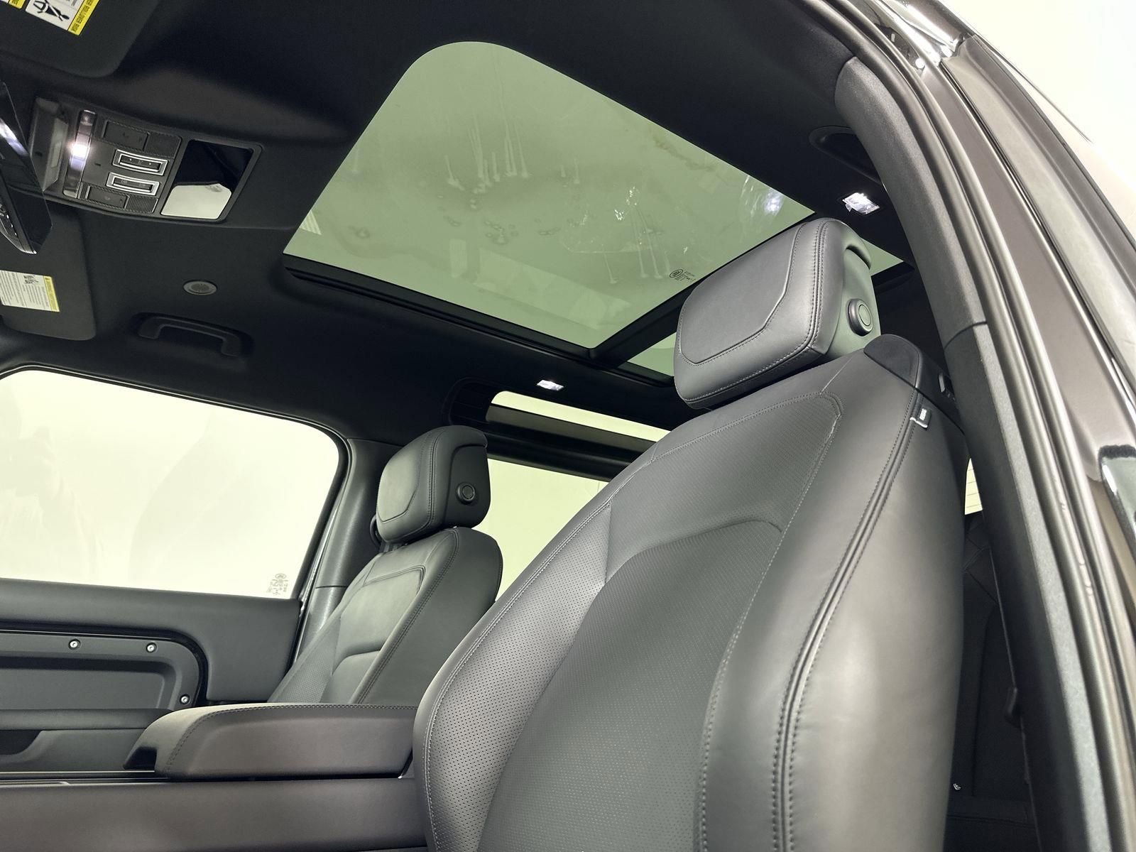 Certified 2023 Land Rover Defender 90 V8 image 10