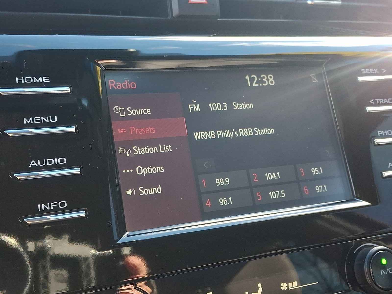 Used 2018 Toyota Camry SE image 16