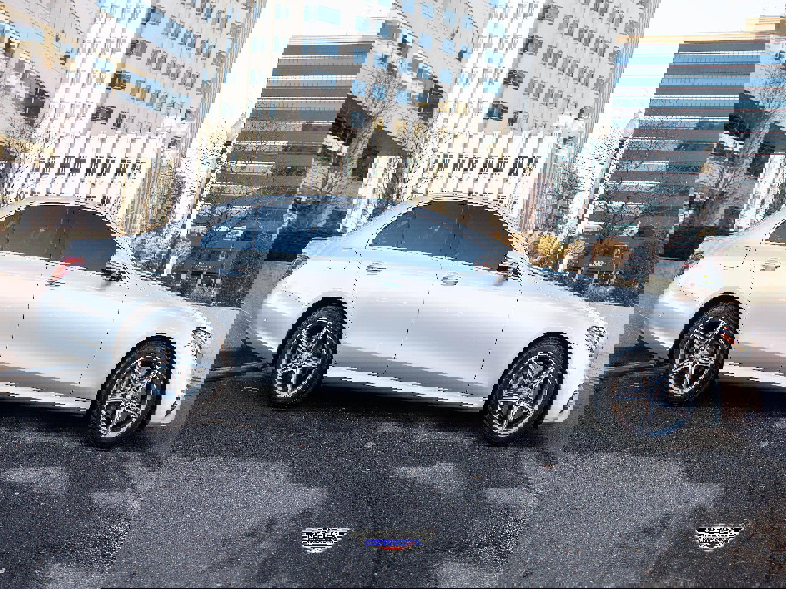 Used 2017 Mercedes-Benz E 300 4MATIC image 7