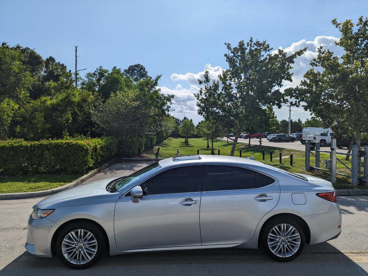 Used 2014 Lexus ES 350 Base 4dr Sedan w/ Luxury Package image 3