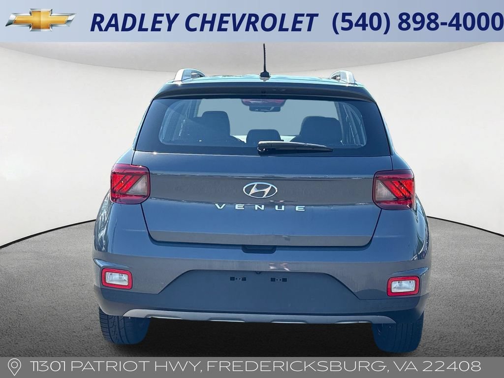 Used 2025 Hyundai Venue SEL FWD image 18