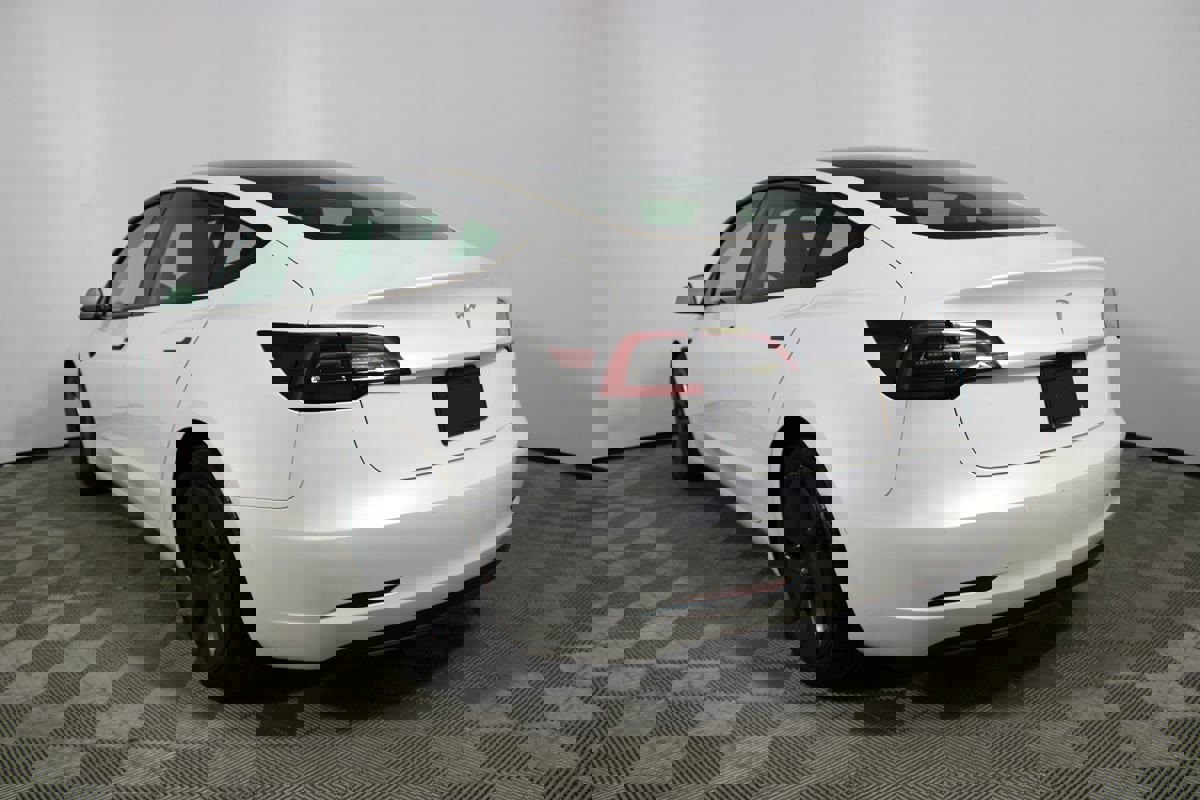 Used 2021 Tesla Model 3 Standard Range Plus image 29